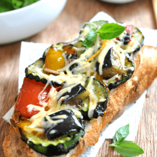 Bruschetta aux légumes grillés et Emmental